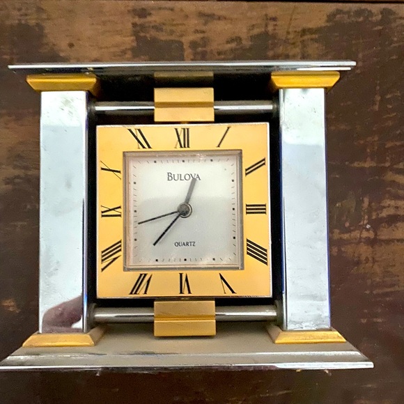 Desk Clock - Picture 1 of 1